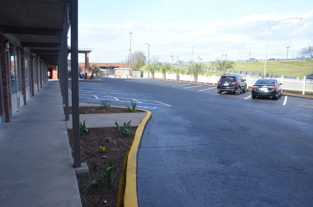 Americas Best Value Inn Augusta Historic Downtown Exterior photo